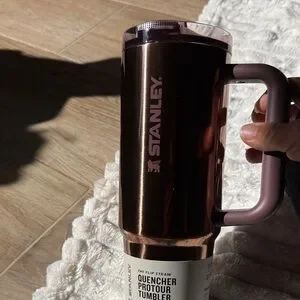 Stanley rose gold  Tumbler with Handle